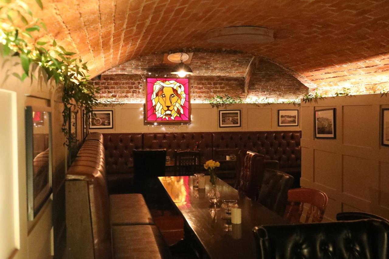 The Red Lion & Cellar Room, Betchworth Eksteriør billede