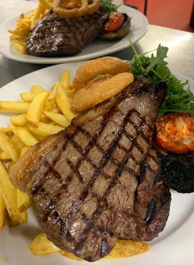 The Red Lion & Cellar Room, Betchworth Eksteriør billede