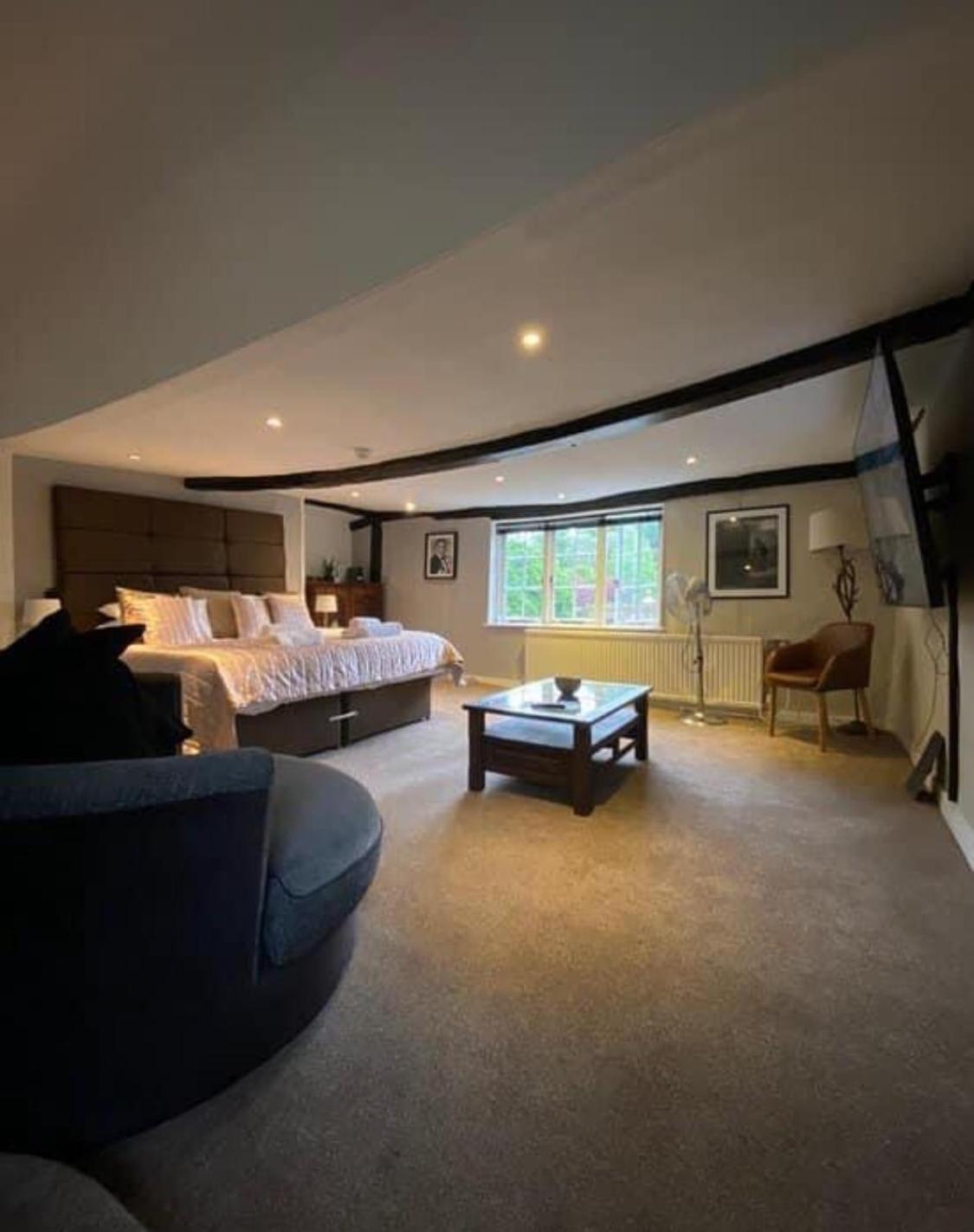 The Red Lion & Cellar Room, Betchworth Eksteriør billede