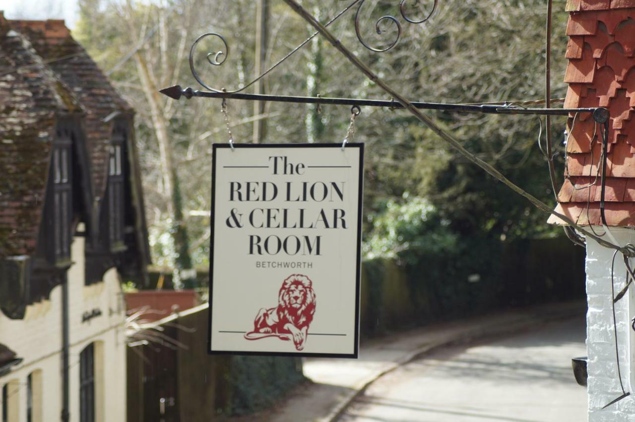 The Red Lion & Cellar Room, Betchworth Eksteriør billede